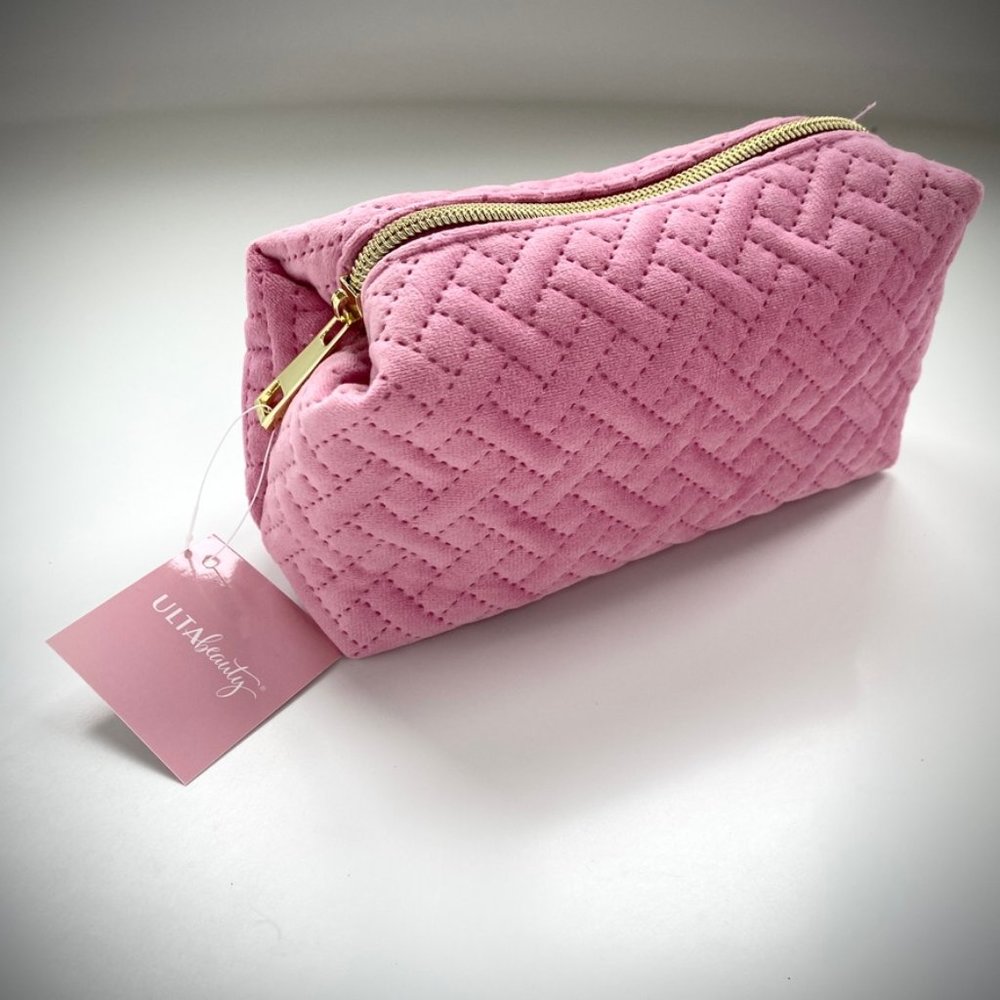 ✳️ Mix-N-Match 5/$25 ✳️ NEW Pink Velvet Zippered Makeup Bag